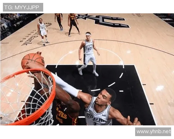 老鹰：特雷-杨因右膝伤势管理将缺席今日对阵马刺